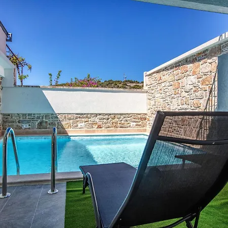 Holiday home Family Friendly House With A Swimming Pool - 23203