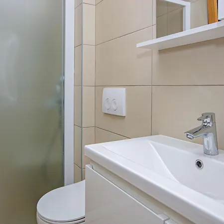 Family Friendly House With A Swimming Pool - 23203 *