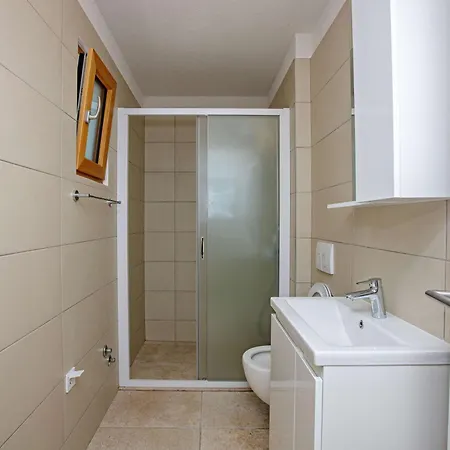 Tatil Evi Family Friendly House With A Swimming Pool - 23203 Murter