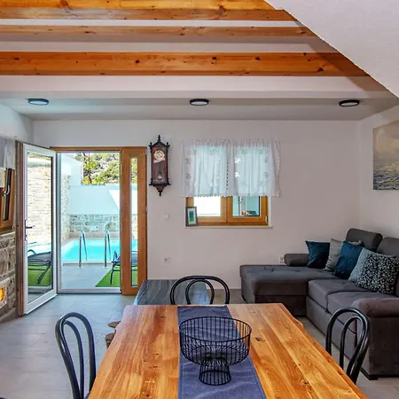 Tatil Evi Family Friendly House With A Swimming Pool - 23203 Murter