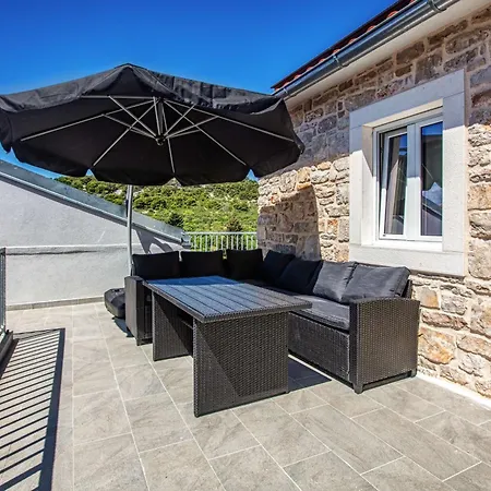 Family Friendly House With A Swimming Pool - 23203 Holiday home