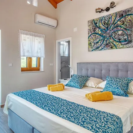 Family Friendly House With A Swimming Pool - 23203 Murter