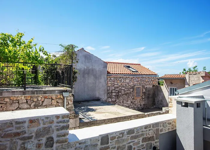 別荘 Family Friendly House With A Swimming Pool - 23203