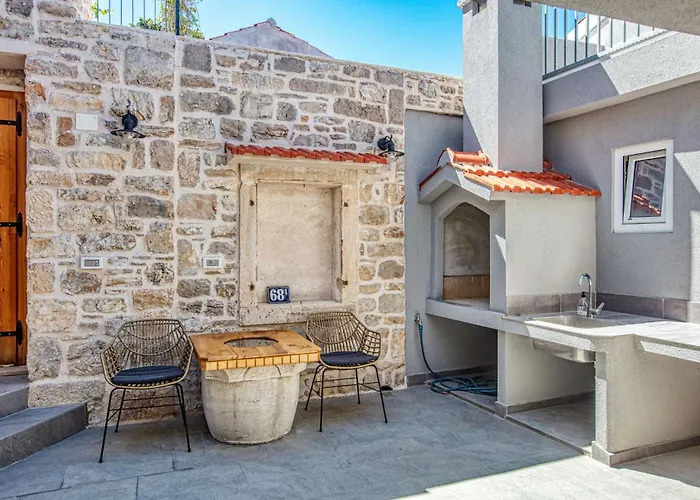 別荘 Family Friendly House With A Swimming Pool - 23203 *