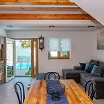 Ferienhaus Family Friendly House With A Swimming Pool - 23203 Murter