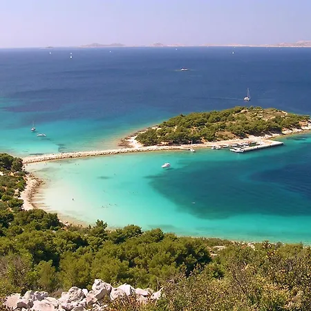 Family Friendly House With A Swimming Pool - 23203 펜션 *