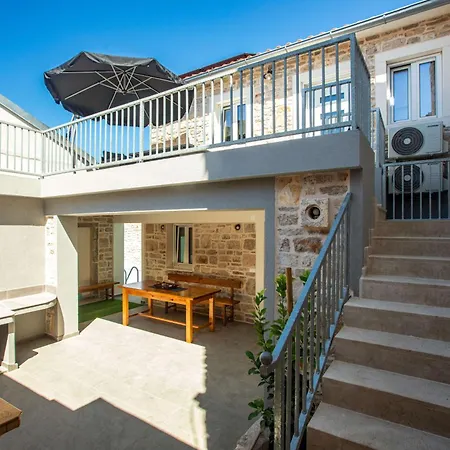 Family Friendly House With A Swimming Pool - 23203