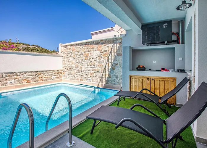 Family Friendly House With A Swimming Pool - 23203 펜션 무르테르