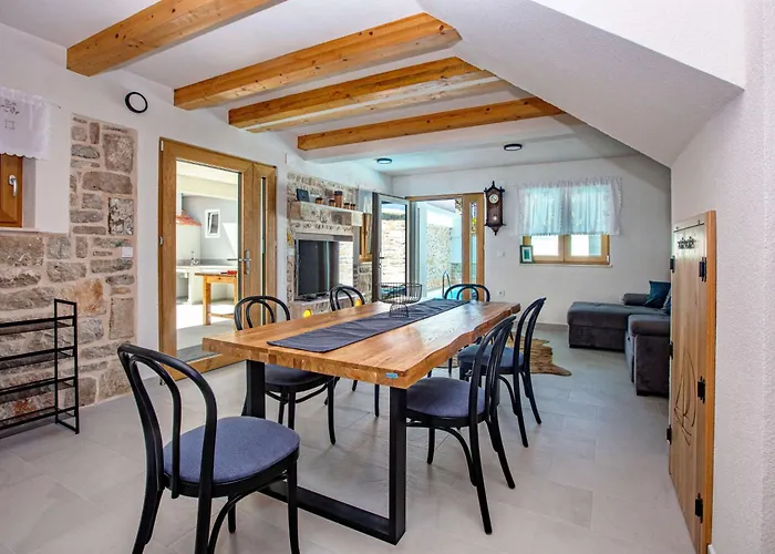 펜션 Family Friendly House With A Swimming Pool - 23203 *