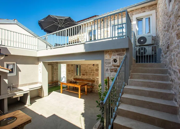 Family Friendly House With A Swimming Pool - 23203